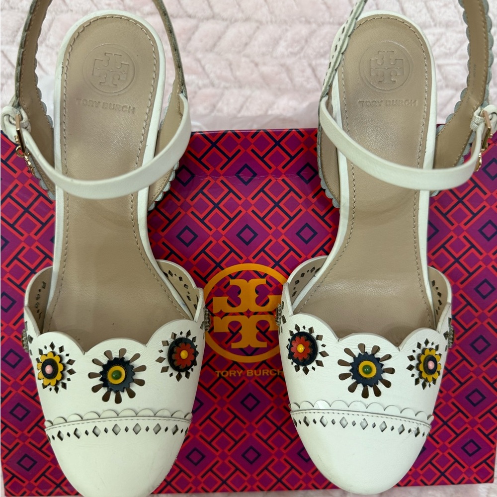 Beautiful Tory Burch Marguerite Slingback High Heels Ivory Floral Leather Sz 6.5 - Picture 3 of 11